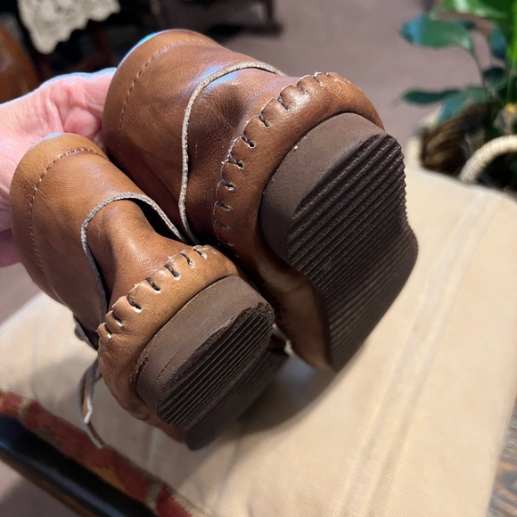 SOLD!! 8.5 TAOS Comfort Leather Mocs Shoes Southwestern Concha Tribal - Picture 8 of 13